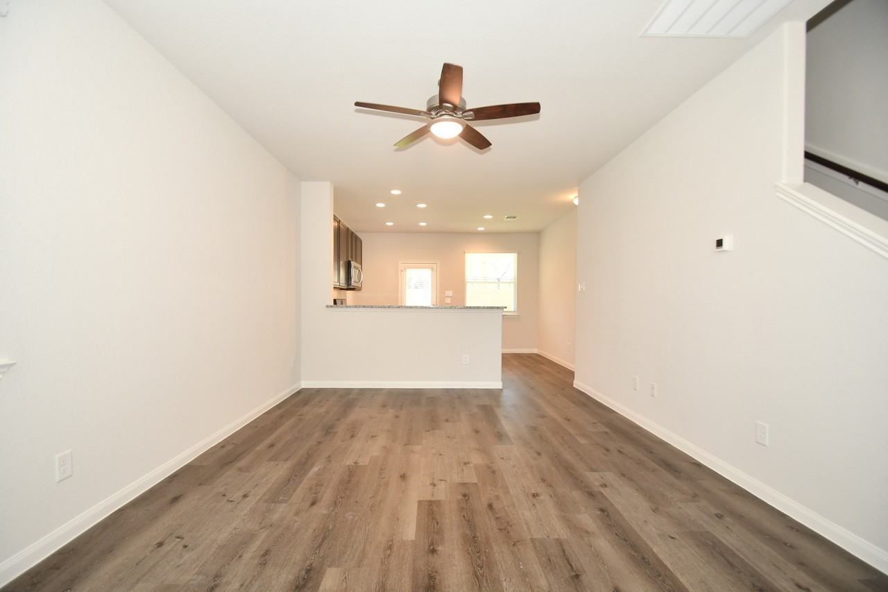 17419 Cuthbert St - Photo 4 of 35