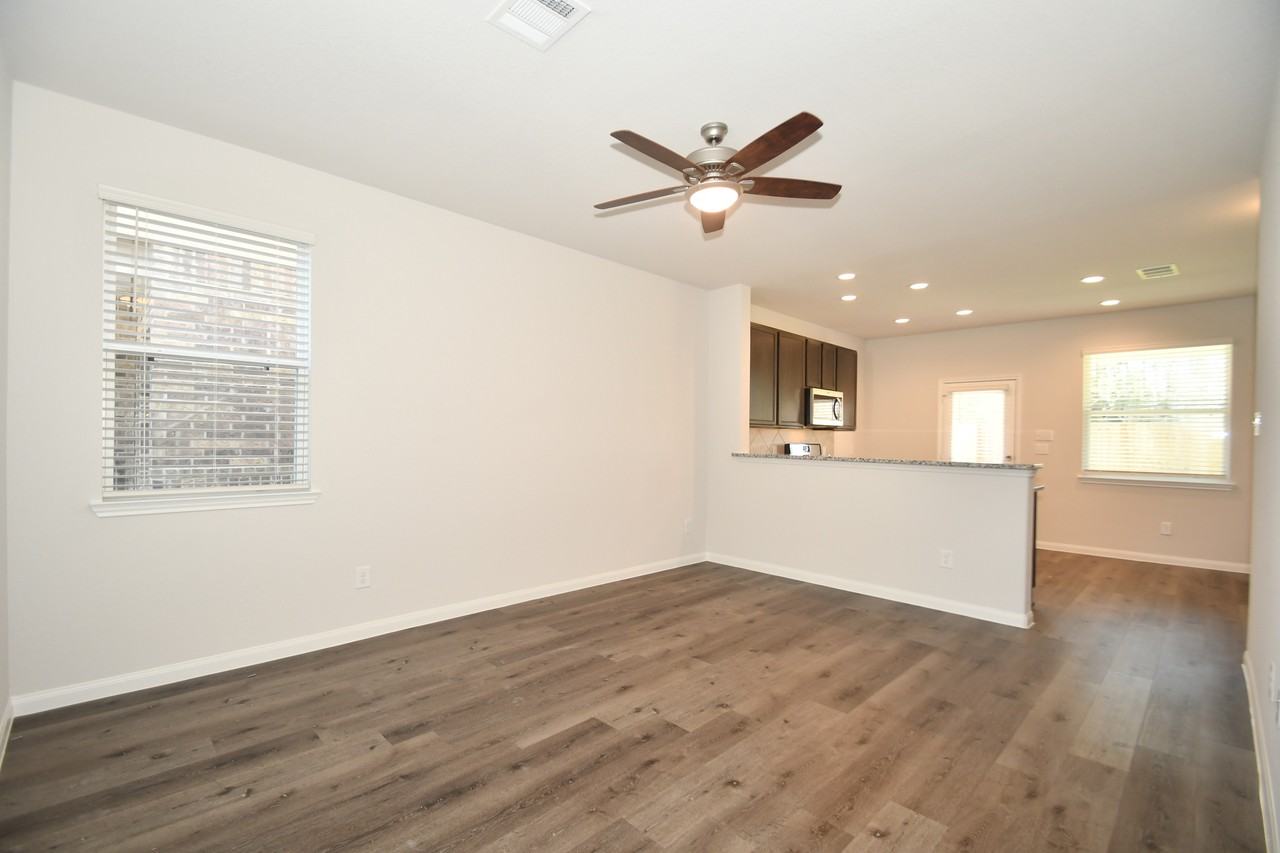 17419 Cuthbert St - Photo 6 of 35