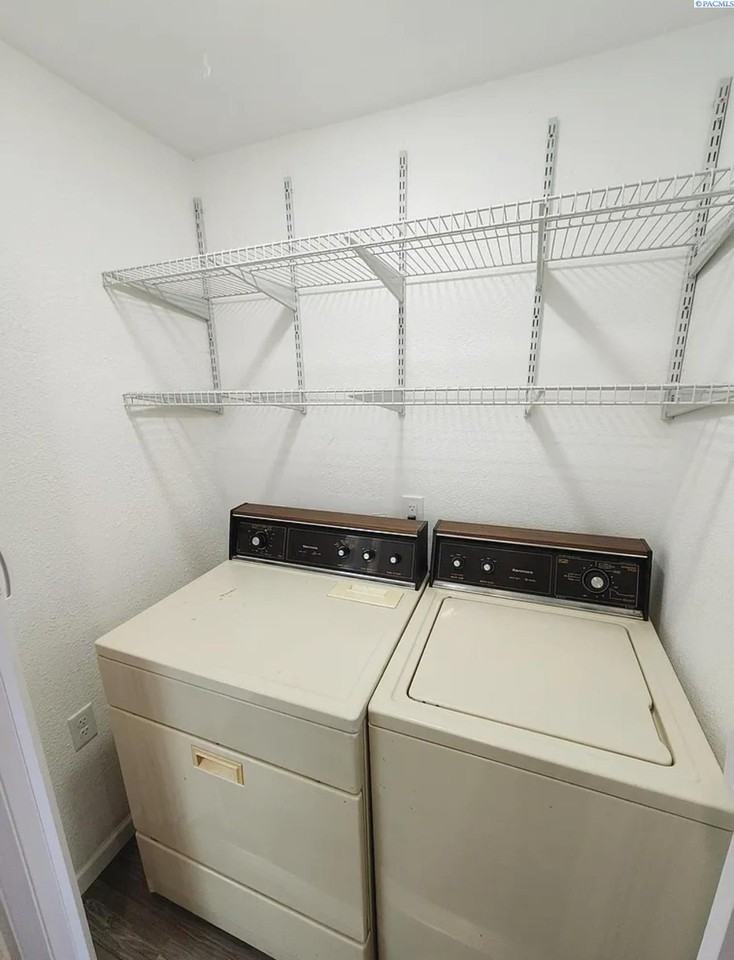 41904 N River Rd #C - Photo 2 of 6
