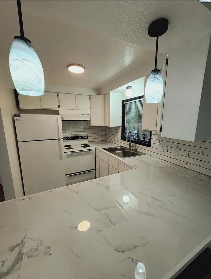 41904 N River Rd #C - Photo 3 of 6