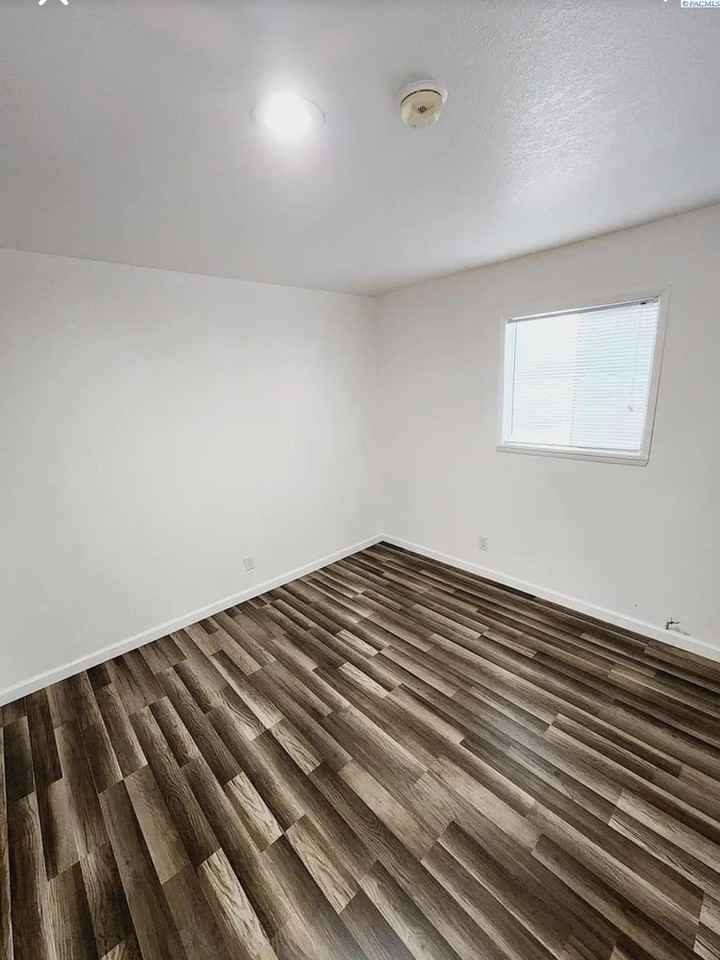41904 N River Rd #C - Photo 4 of 6