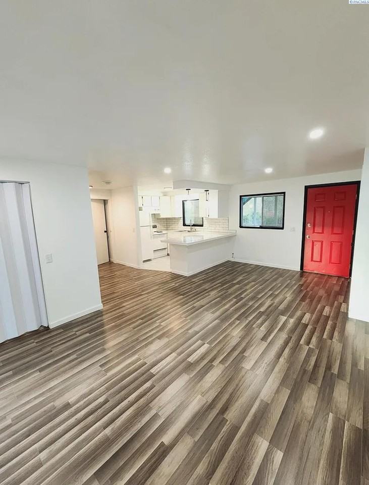41904 N River Rd #C - Photo 5 of 6