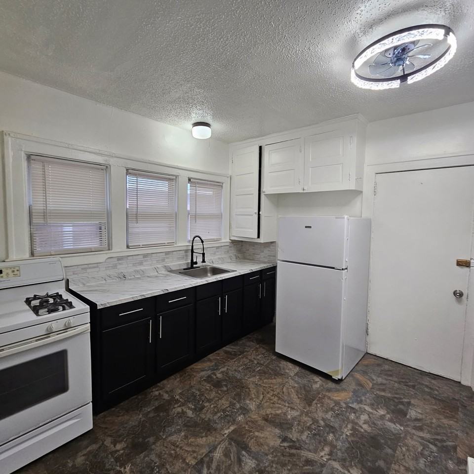 1929 Calvert St #2 - Photo 2 of 6