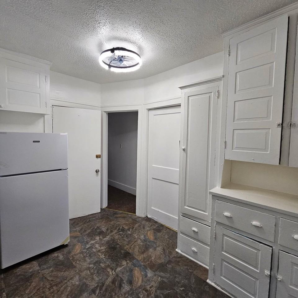 1929 Calvert St #2 - Photo 5 of 6