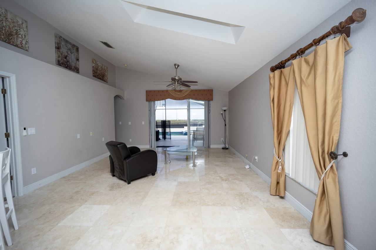 464 Gleneagles Dr - Photo 3 of 18