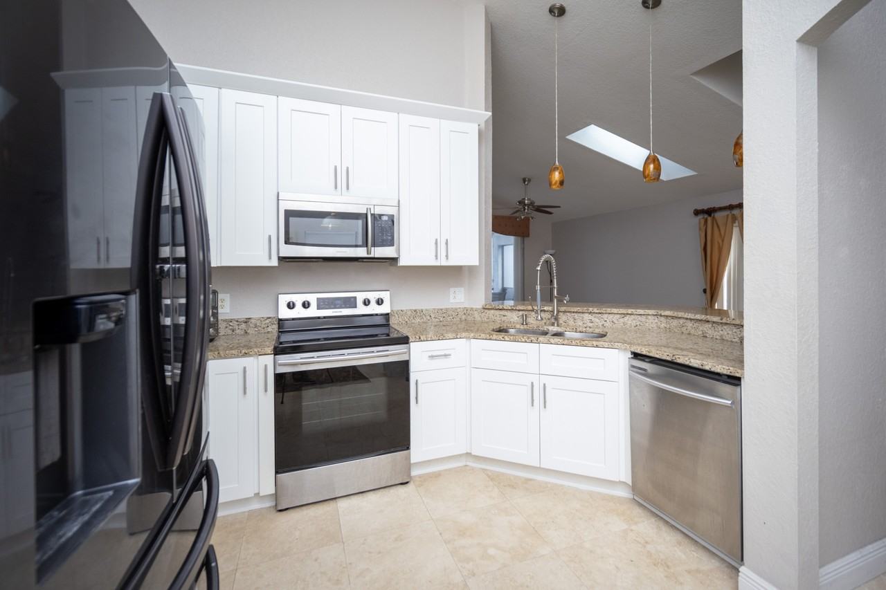 464 Gleneagles Dr - Photo 4 of 18