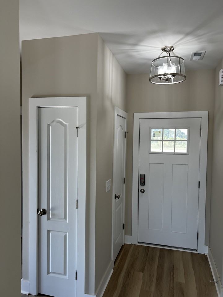 563 N Washington St - Photo 3 of 9