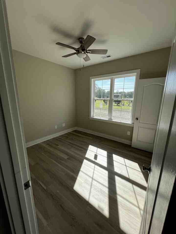 563 N Washington St - Photo 4 of 9