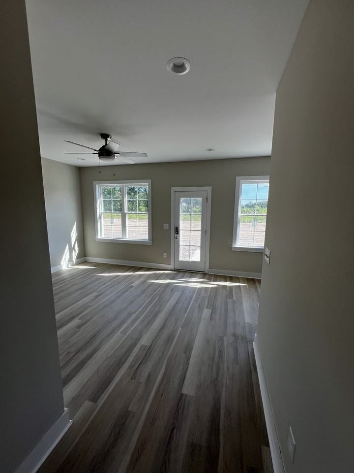 563 N Washington St - Photo 6 of 9