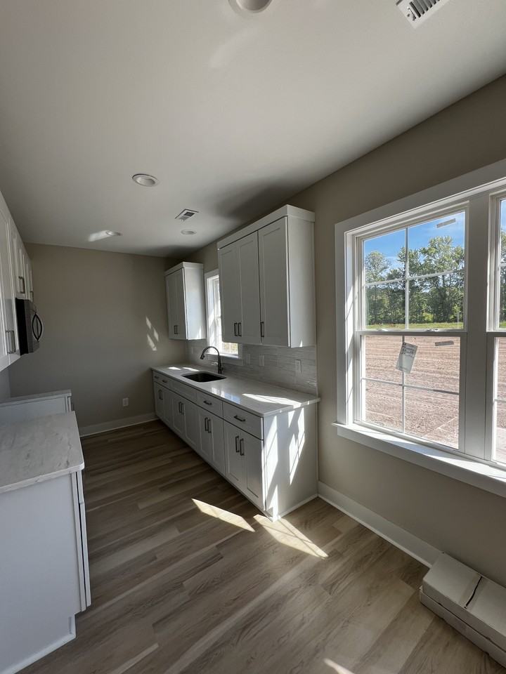 563 N Washington St - Photo 7 of 9