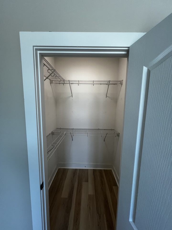 563 N Washington St - Photo 6 of 9