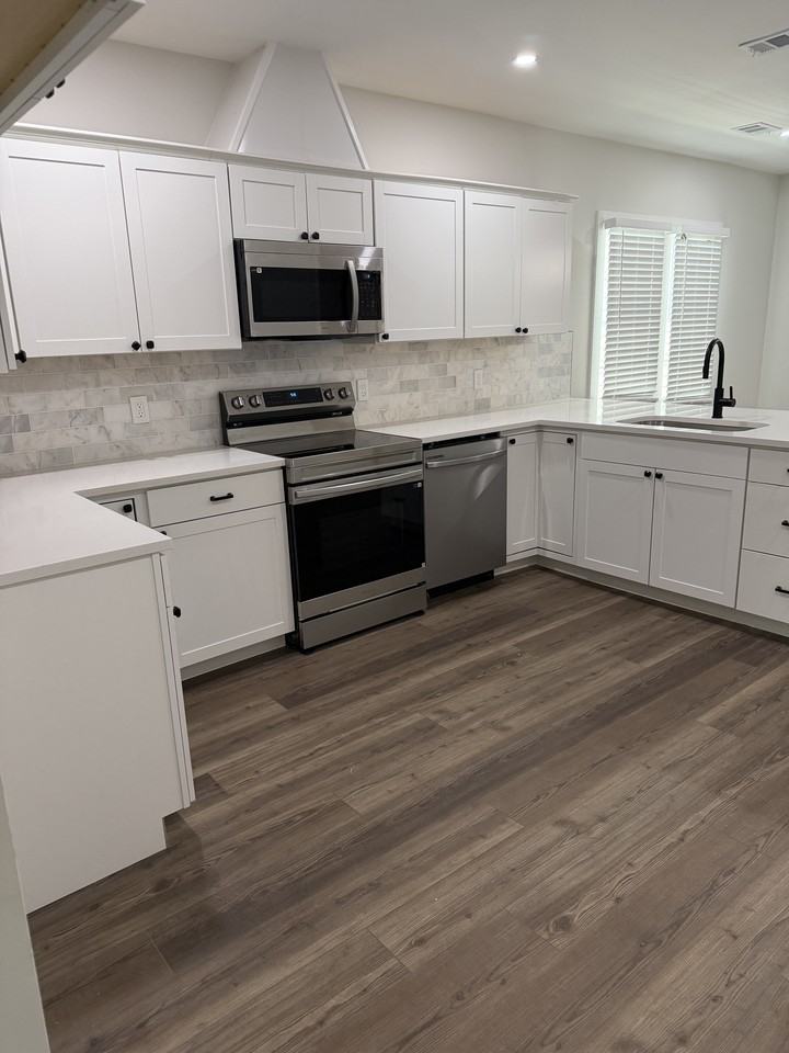 906 W Victory Dr - Photo 3 of 16