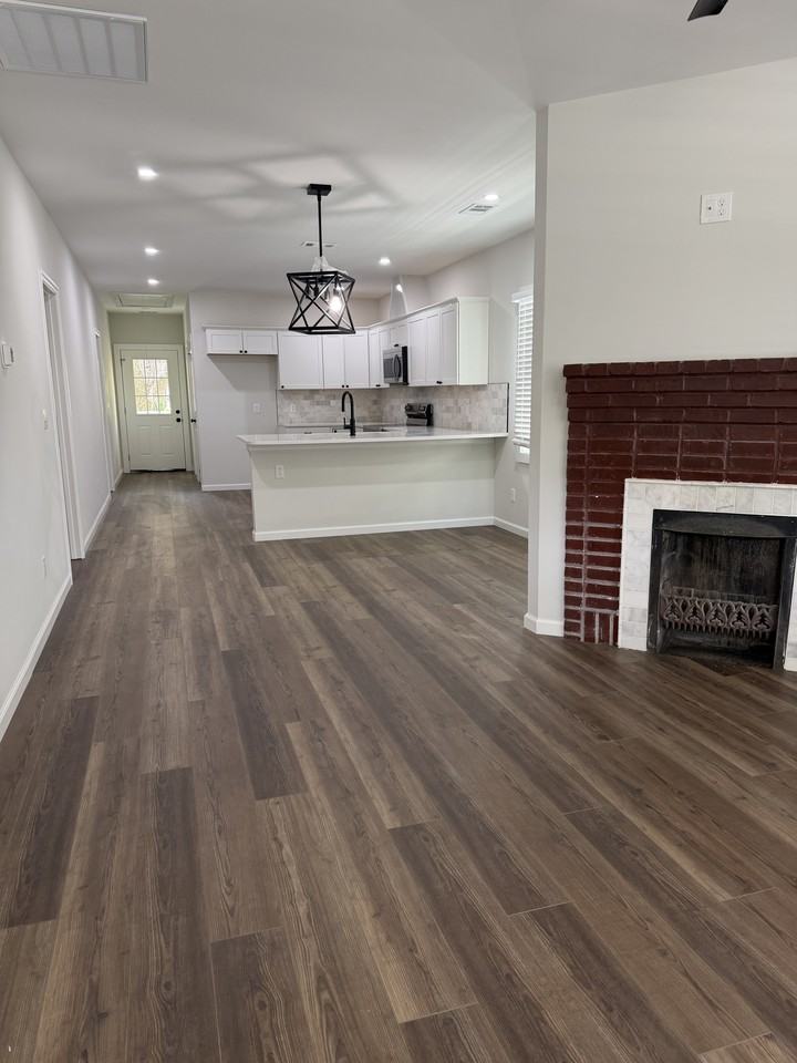 906 W Victory Dr - Photo 4 of 16