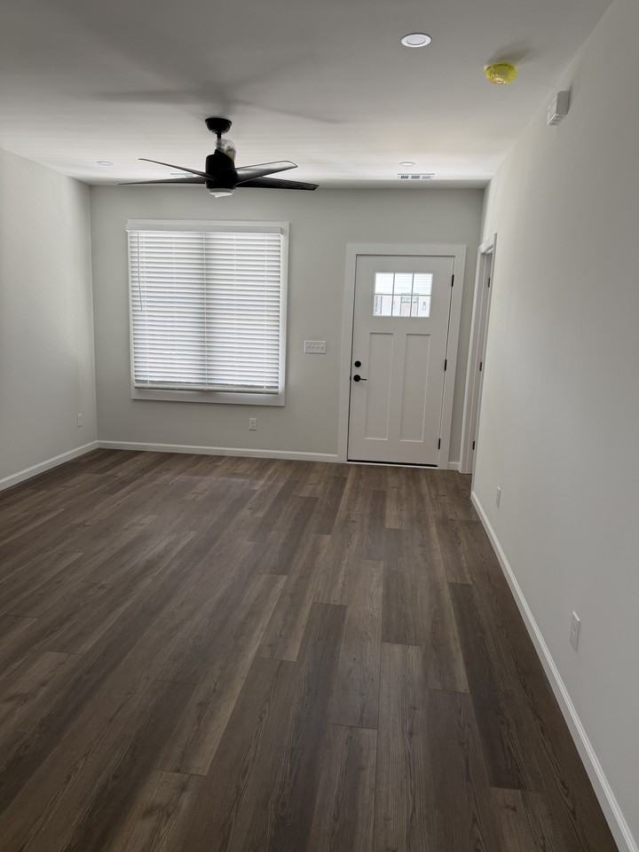 906 W Victory Dr - Photo 6 of 16