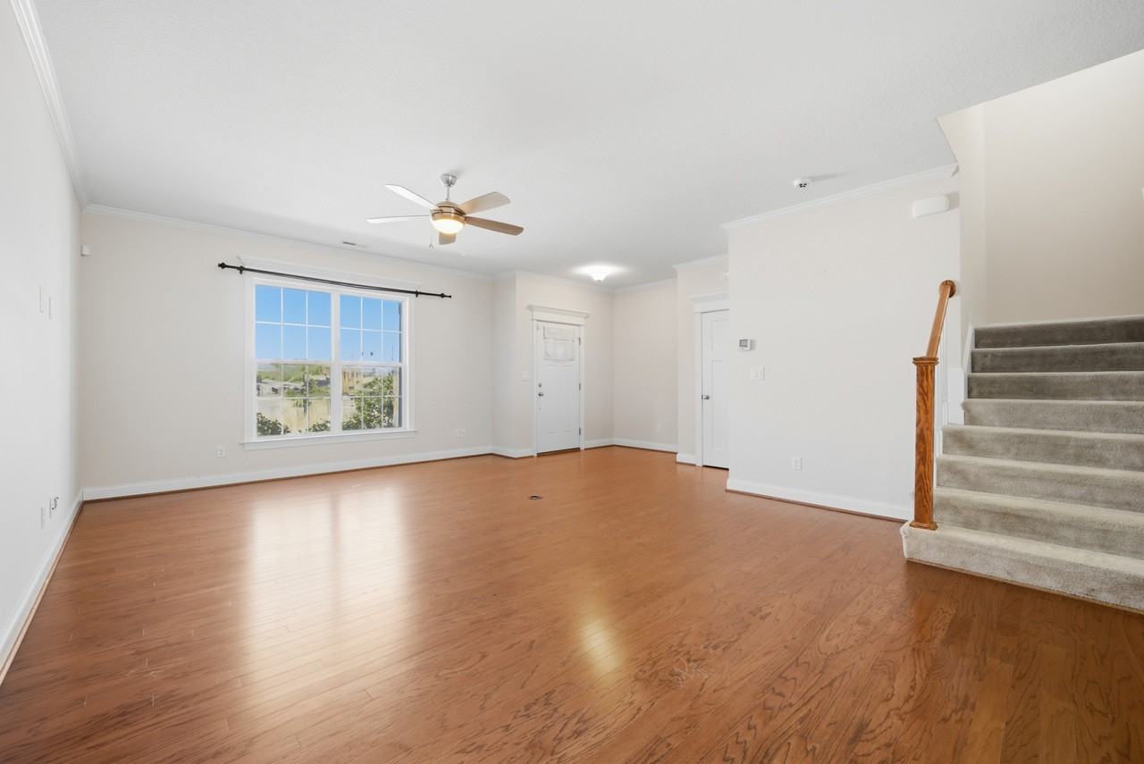 3135 Patrick Henry Dr - Photo 5 of 21
