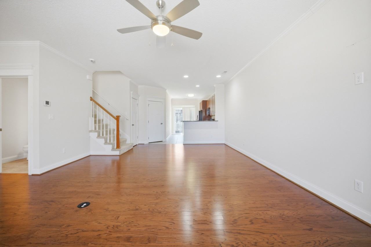 3135 Patrick Henry Dr - Photo 6 of 21