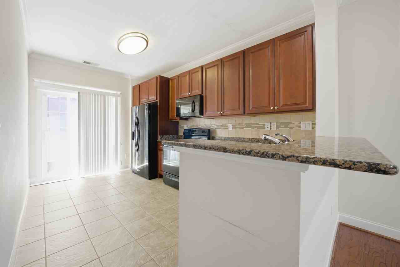3135 Patrick Henry Dr - Photo 7 of 21