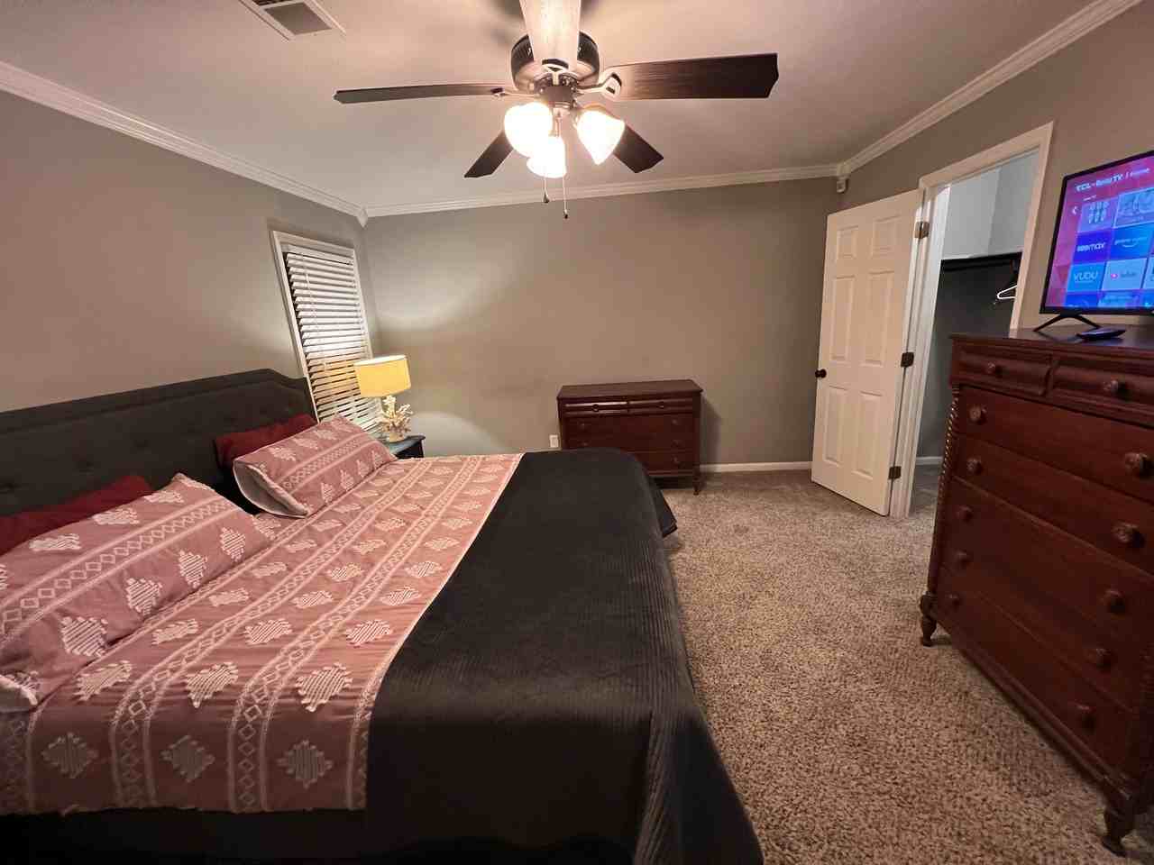 4328 Castlewood Ct - Photo 4 of 12