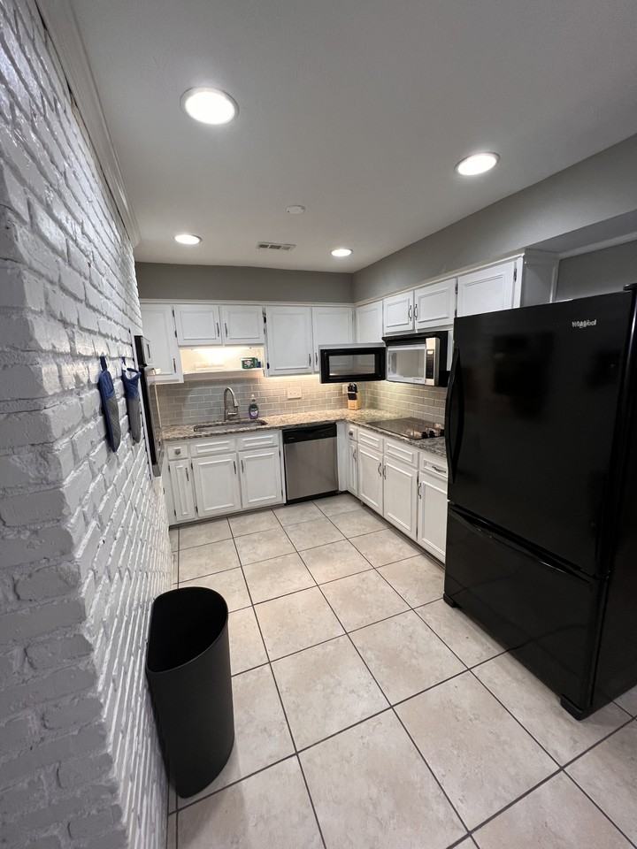 4328 Castlewood Ct - Photo 6 of 12