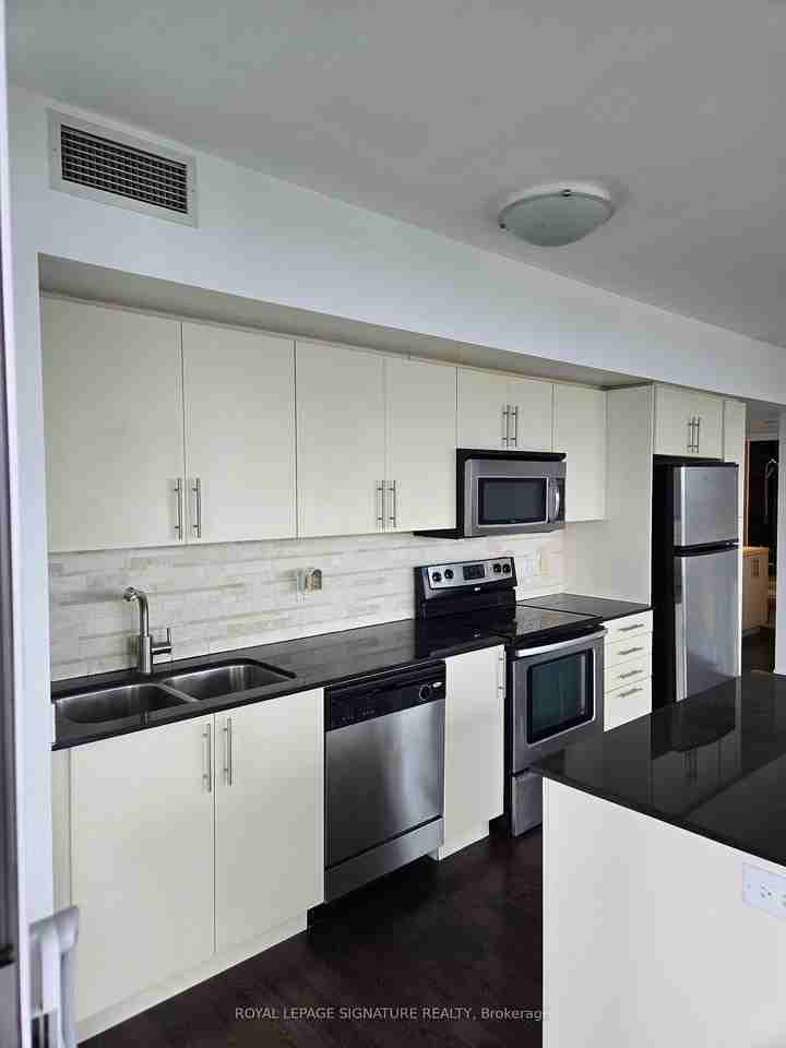 2240 Lake Shore Boulevard West #3004 - Photo 4 of 22
