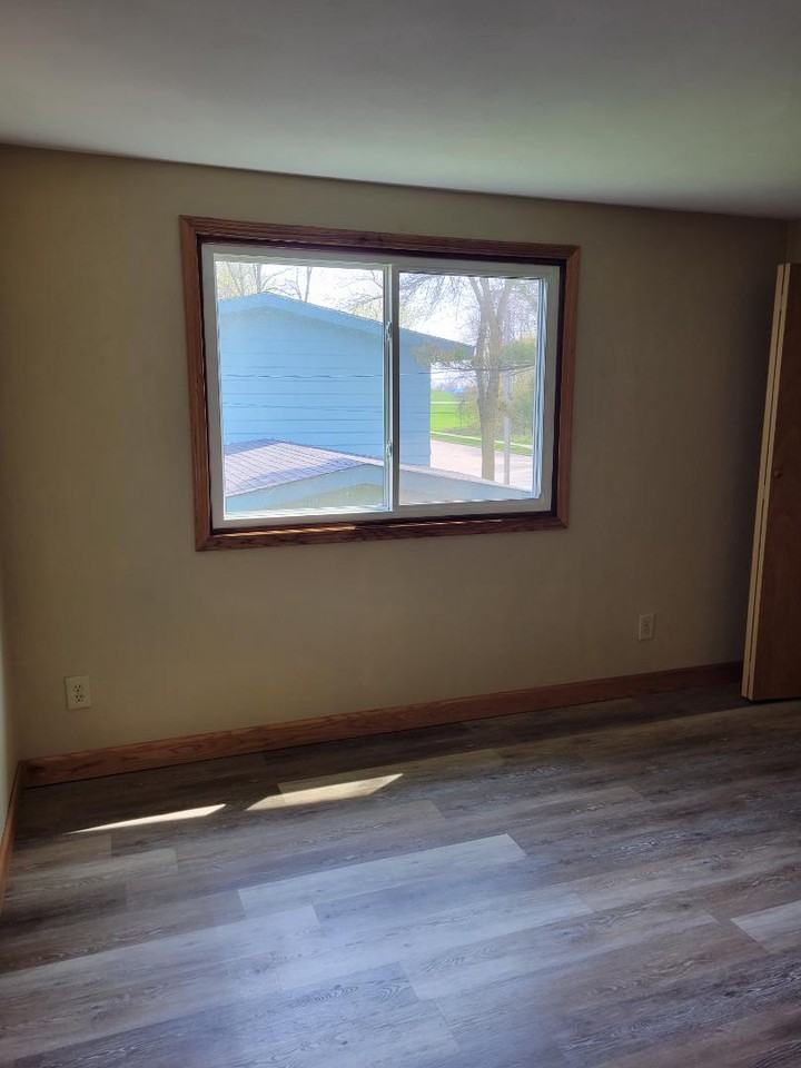 1529 S 35th St - Photo 3 of 9