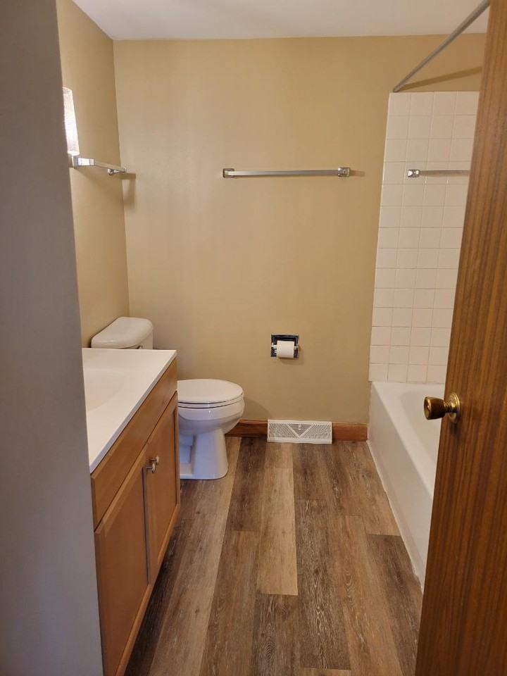 1529 S 35th St - Photo 4 of 9