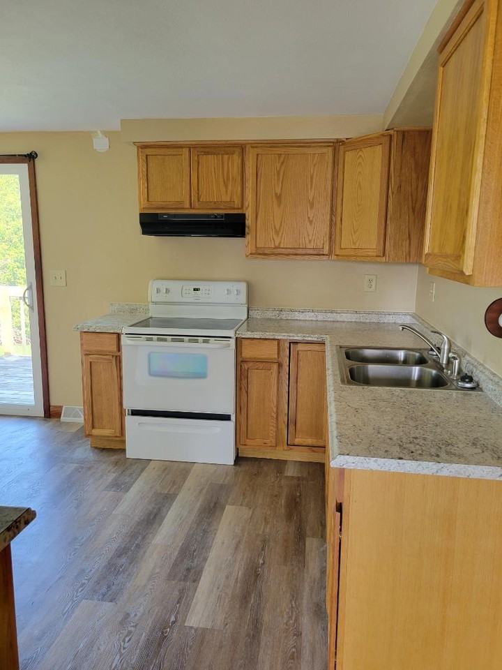 1529 S 35th St - Photo 7 of 9