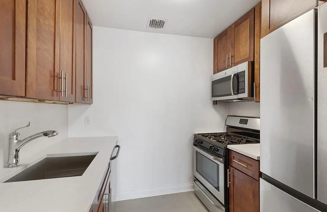 2629 E 23rd St - Photo 4 of 11