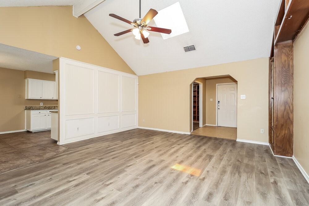 4900 Barberry Dr - Photo 4 of 16