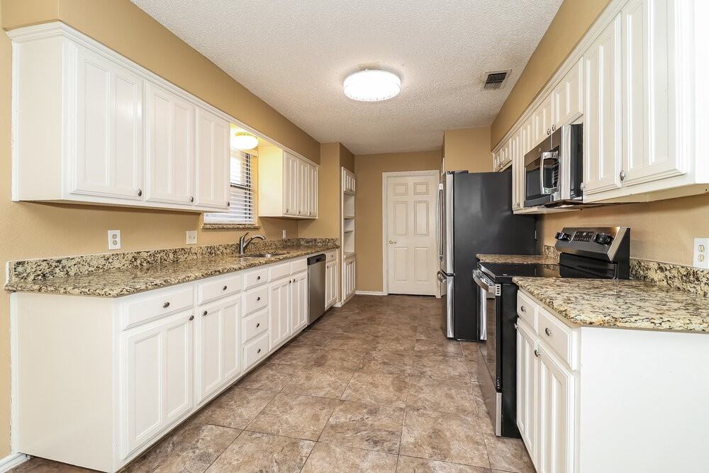 4900 Barberry Dr - Photo 6 of 16