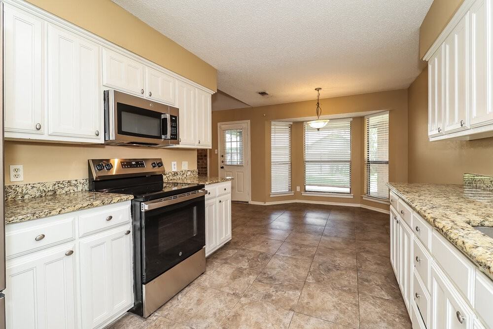 4900 Barberry Dr - Photo 7 of 16