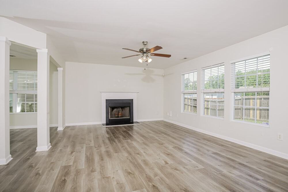 3771 Burtons Barn St - Photo 4 of 17