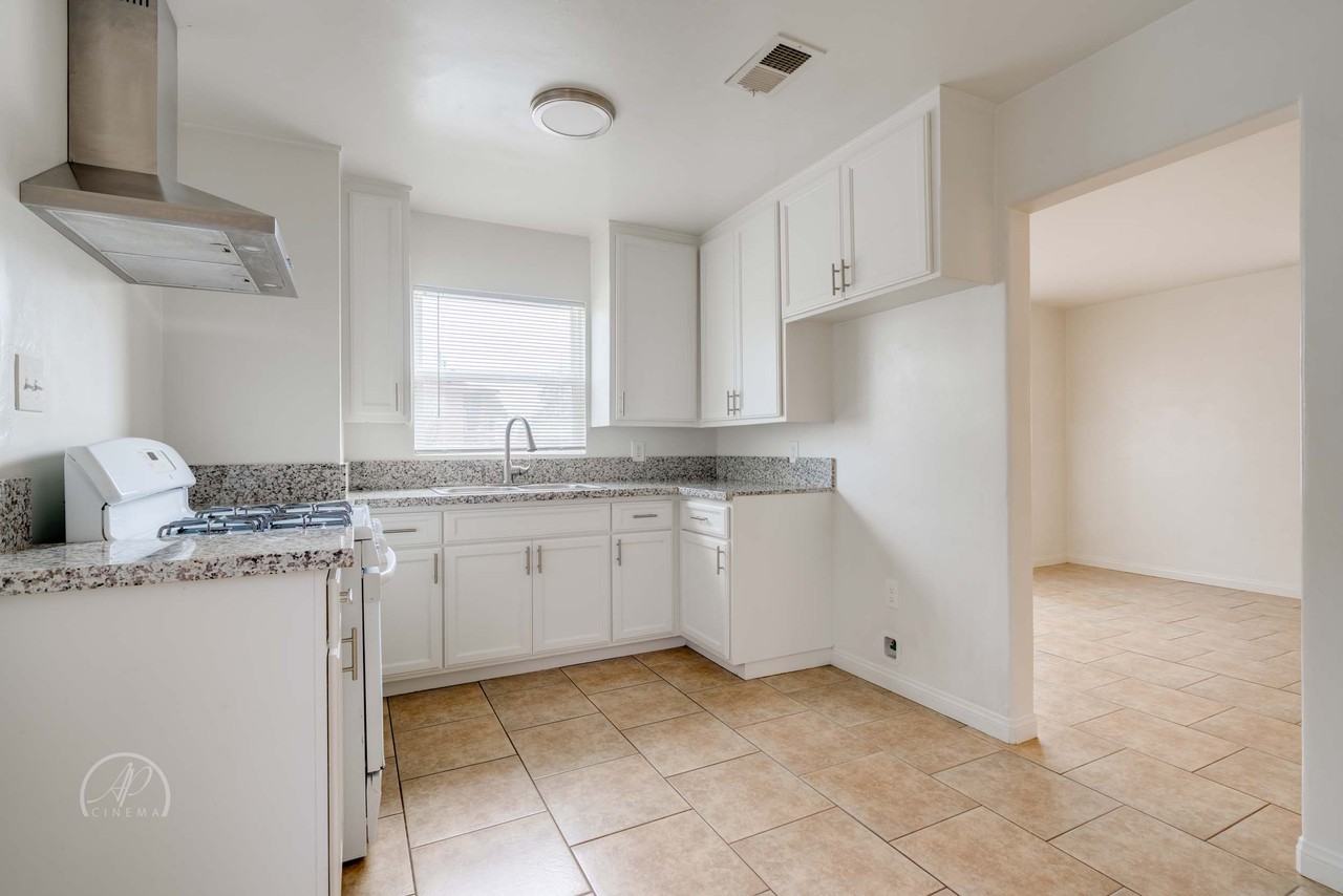 917 K St #917 - Photo 4 of 17