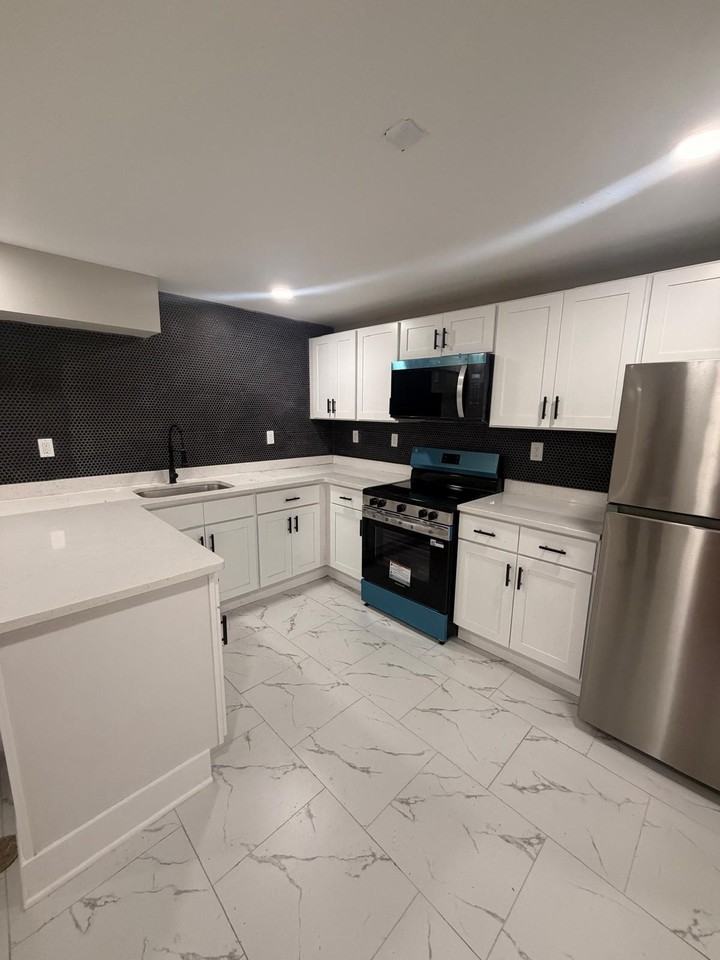 318 Norton St Bsmt #BS - Photo 2 of 9