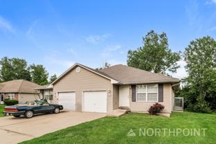 412 Nw Woodbury Dr - Photo 1 of 1