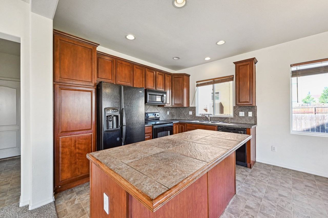 7005 Wood Lily Dr - Photo 3 of 26