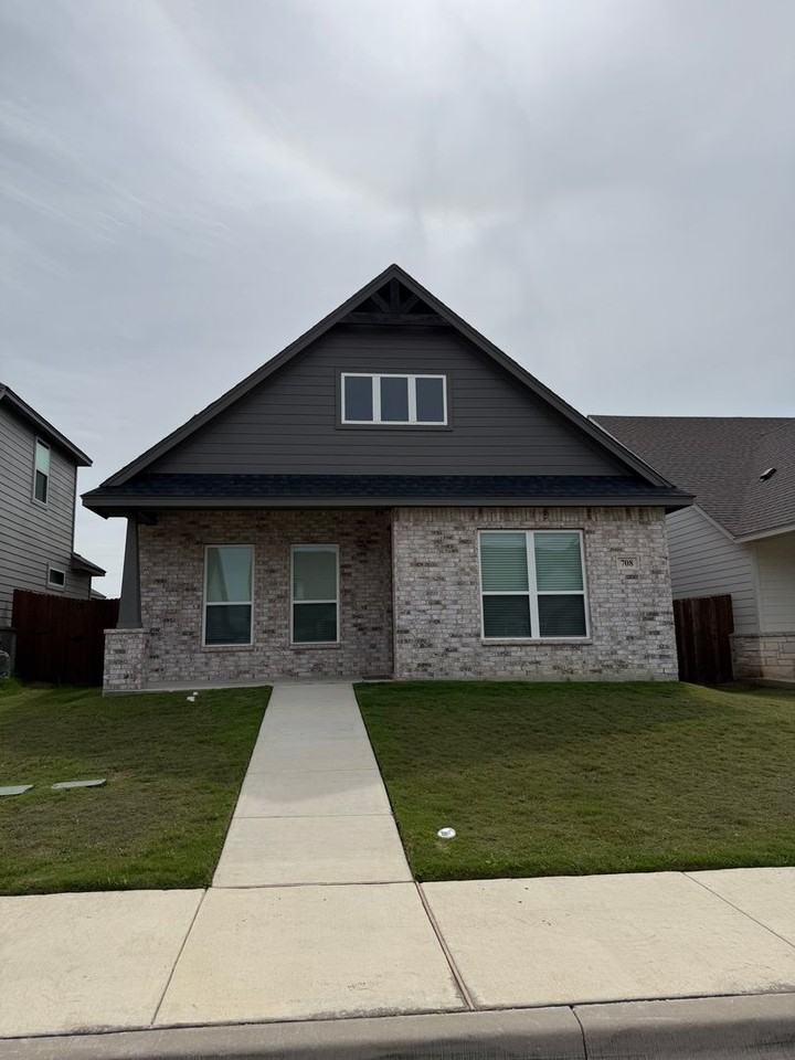 708 The Cottages Dr - Photo 2 of 17