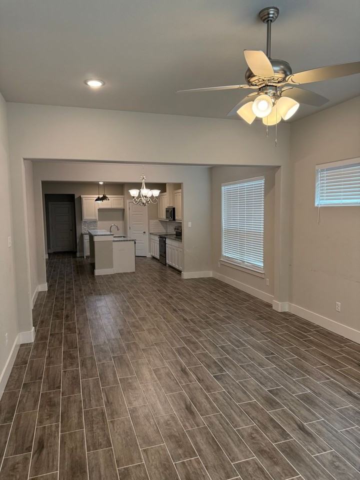 708 The Cottages Dr - Photo 3 of 17