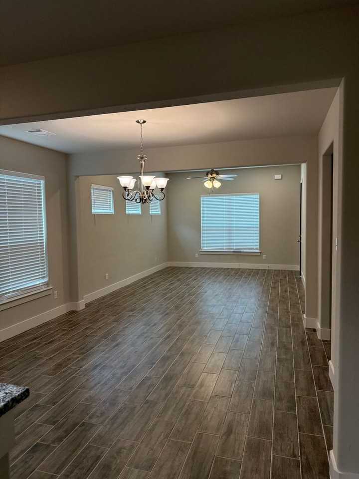 708 The Cottages Dr - Photo 4 of 17