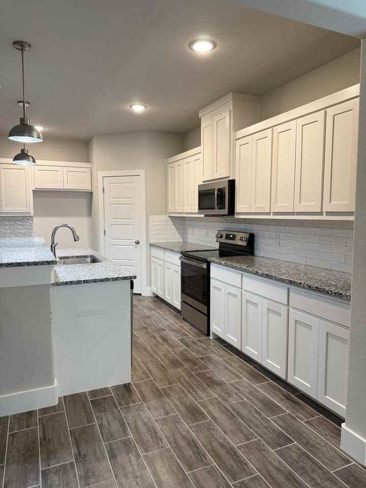 708 The Cottages Dr - Photo 5 of 17