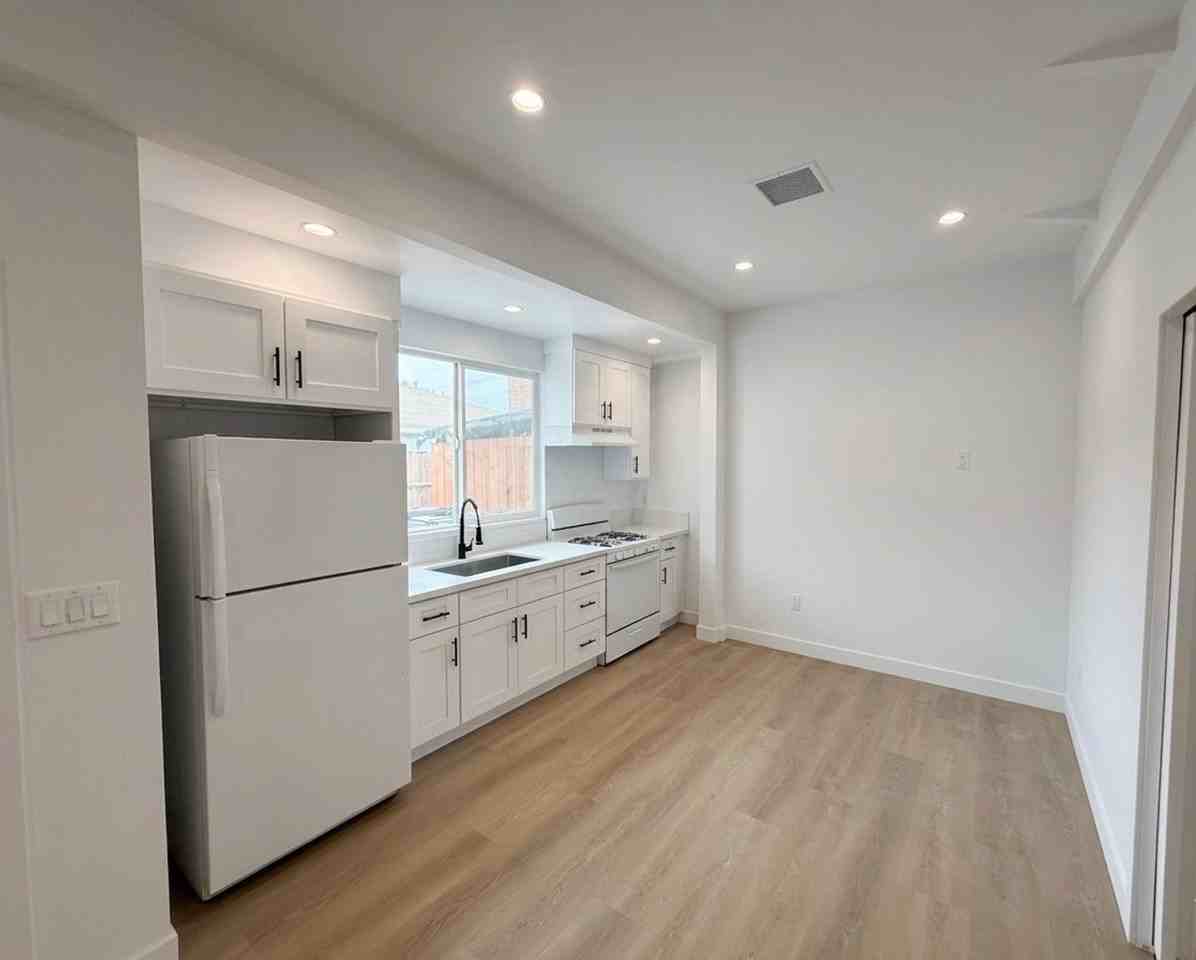 710 Venice Way - Photo 2 of 7