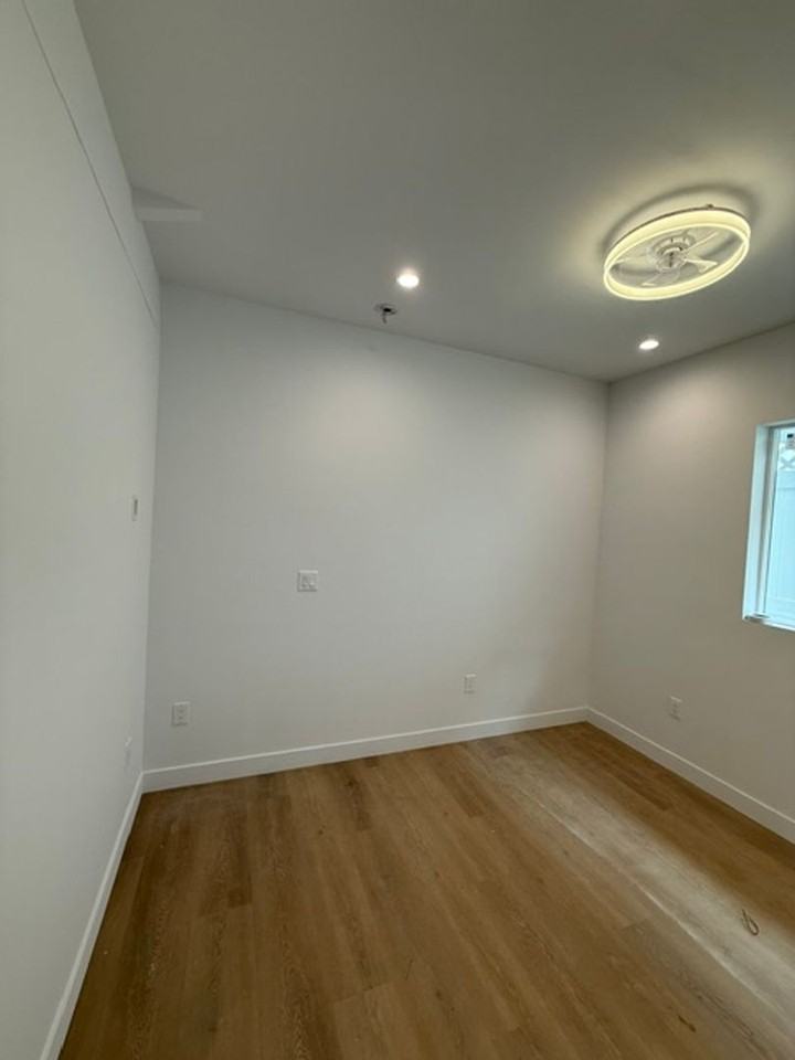 710 Venice Way - Photo 3 of 7