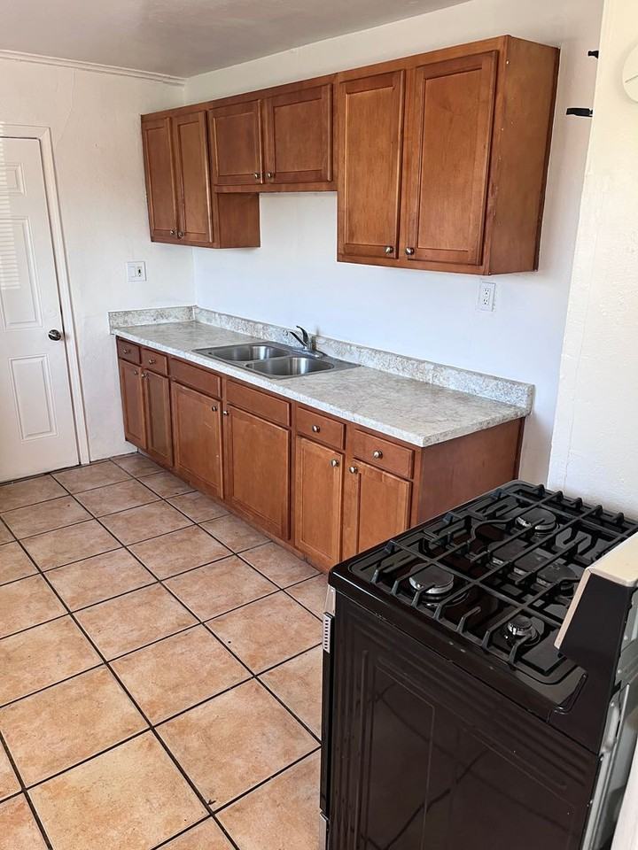 419-423 E 32nd Street - Photo 2 of 33