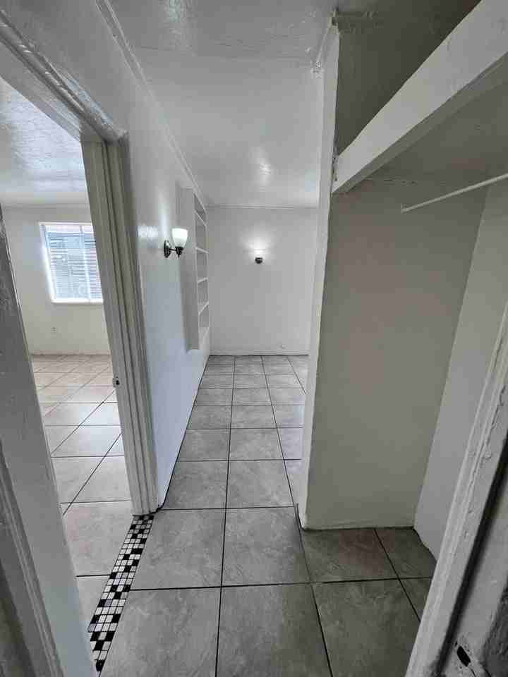 419-423 E 32nd Street - Photo 5 of 33