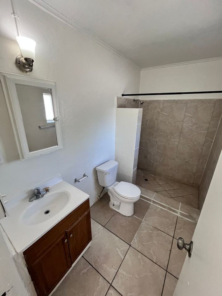 419-423 E 32nd Street - Photo 6 of 33
