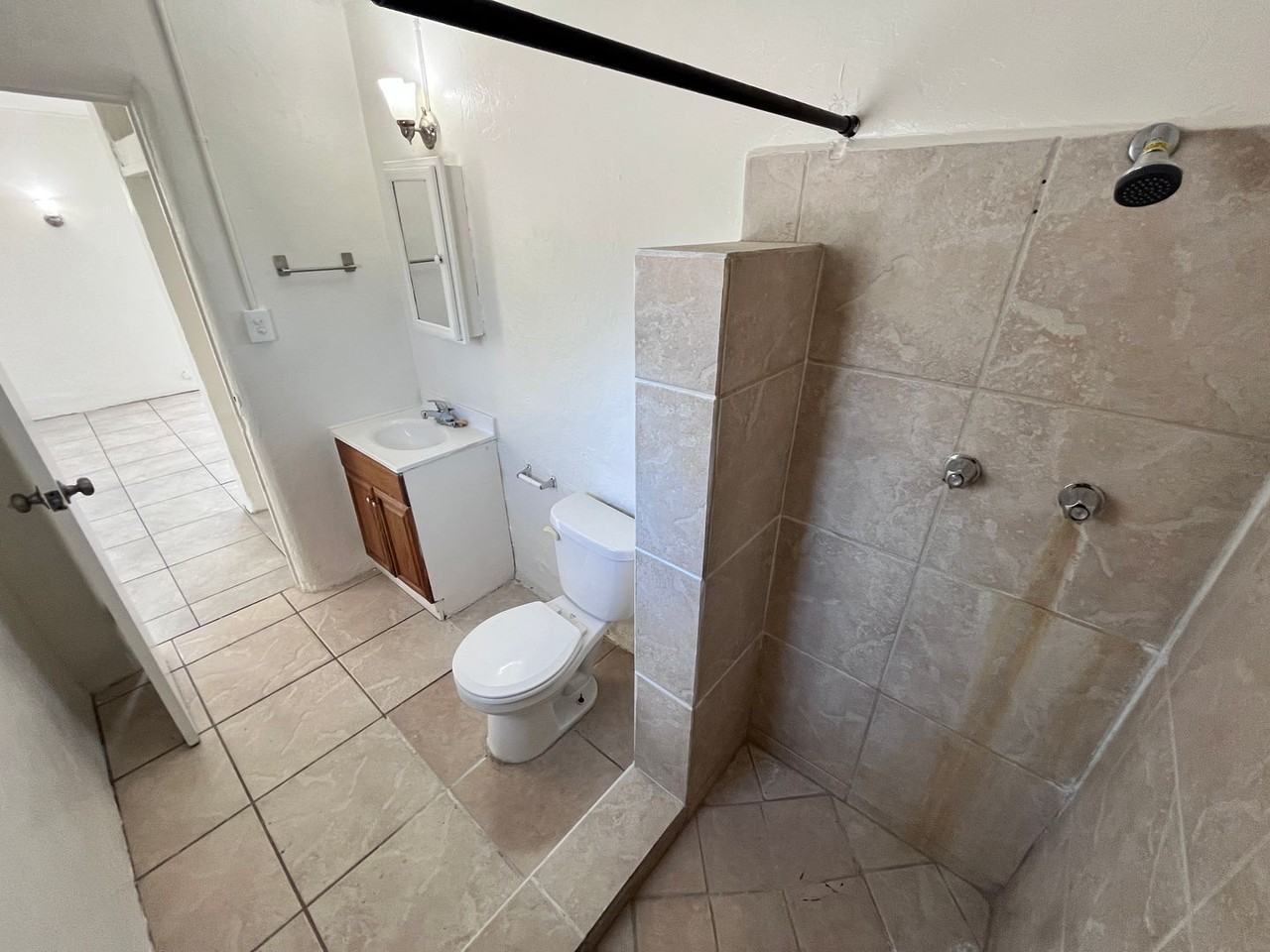 419-423 E 32nd Street - Photo 7 of 33
