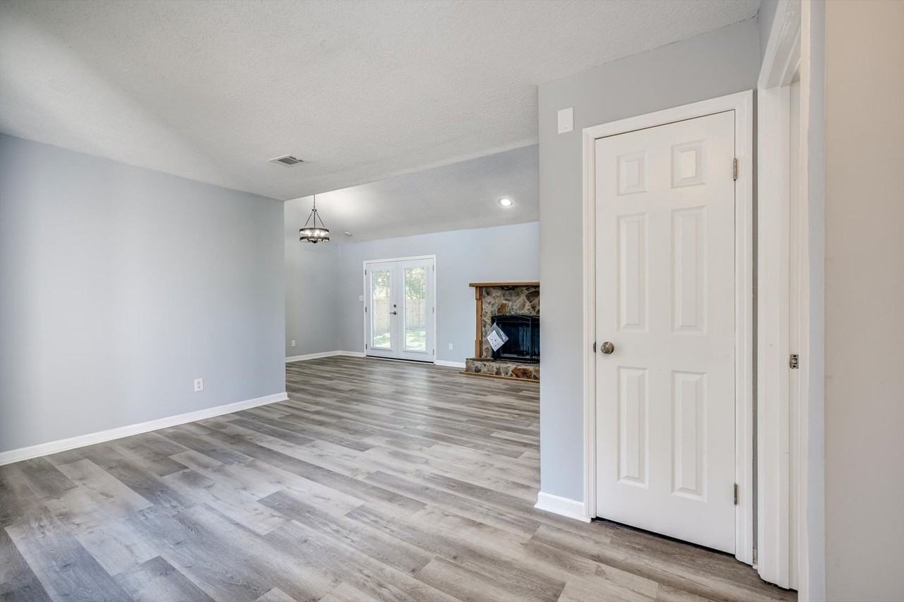 3509 Edmonton St - Photo 5 of 31