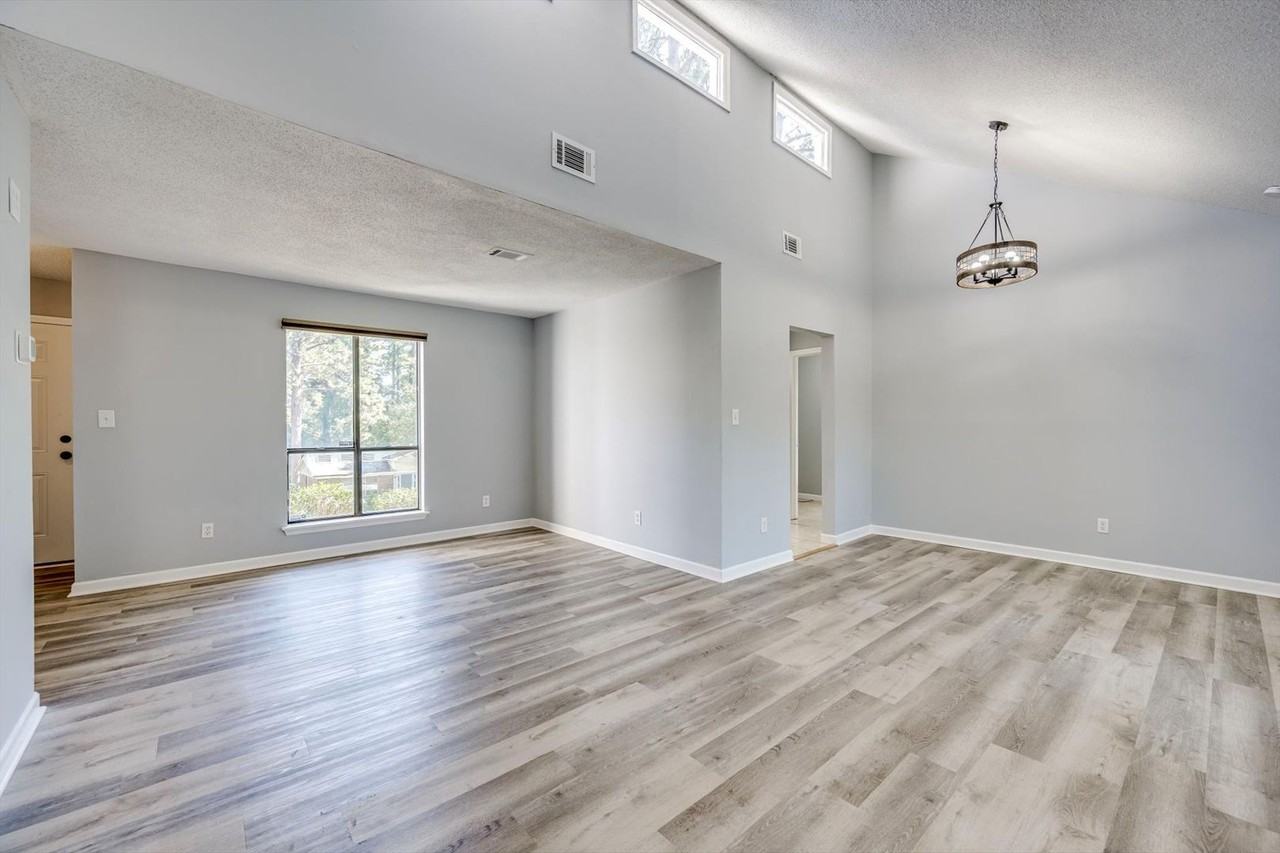 3509 Edmonton St - Photo 7 of 31