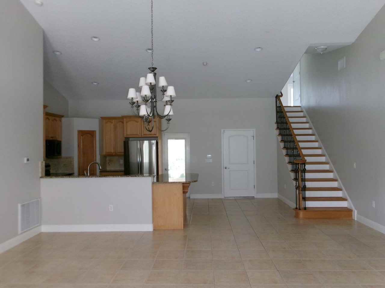 12833 Lakeview Ave - Photo 4 of 45