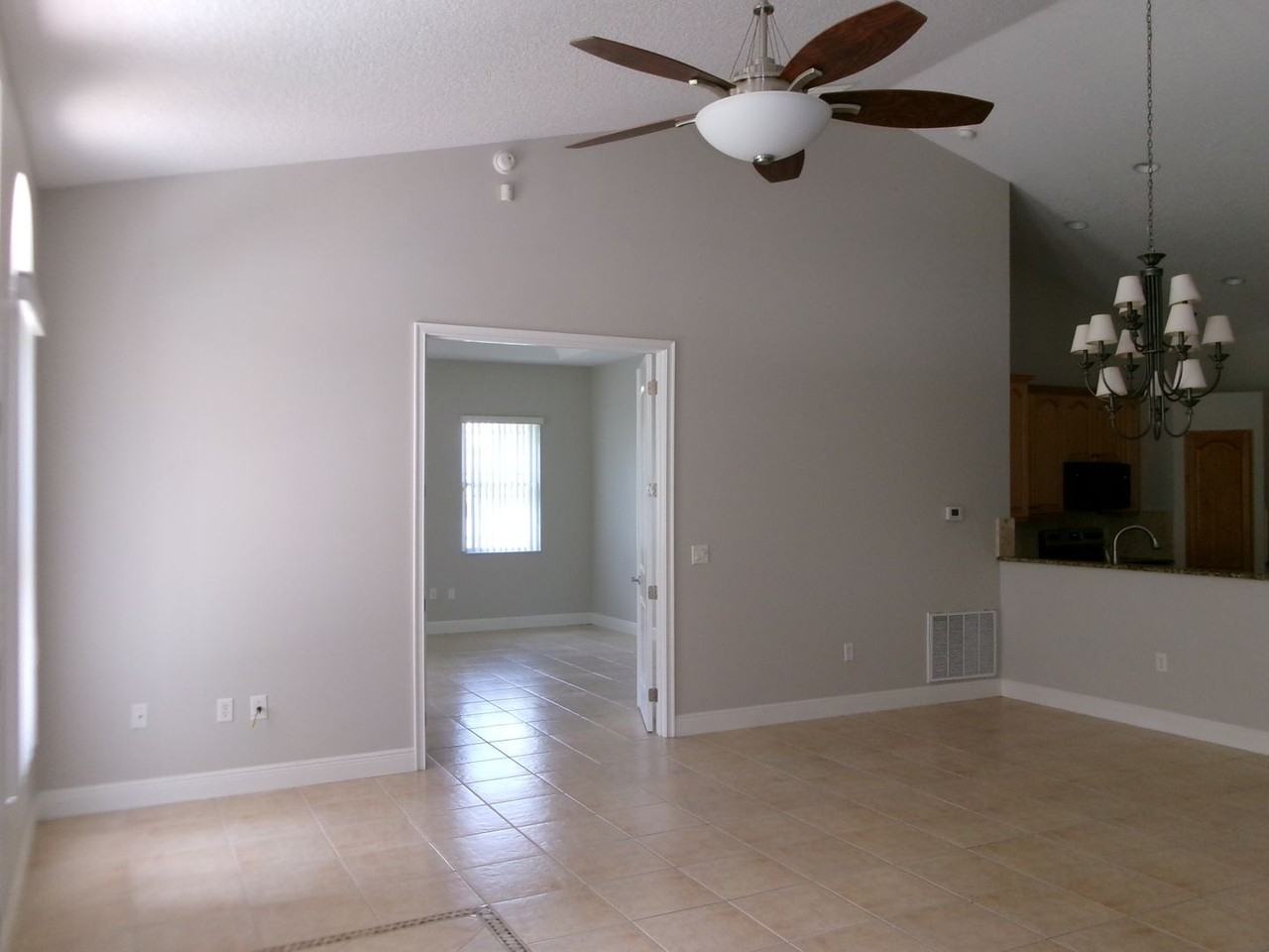 12833 Lakeview Ave - Photo 6 of 45